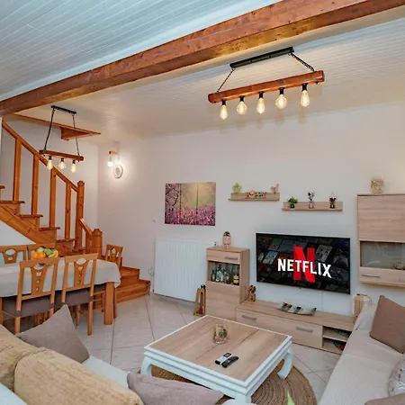 Natasa's Cozy House דירה